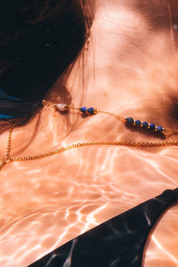 ras de cou collier coquillages et lapis lazuli